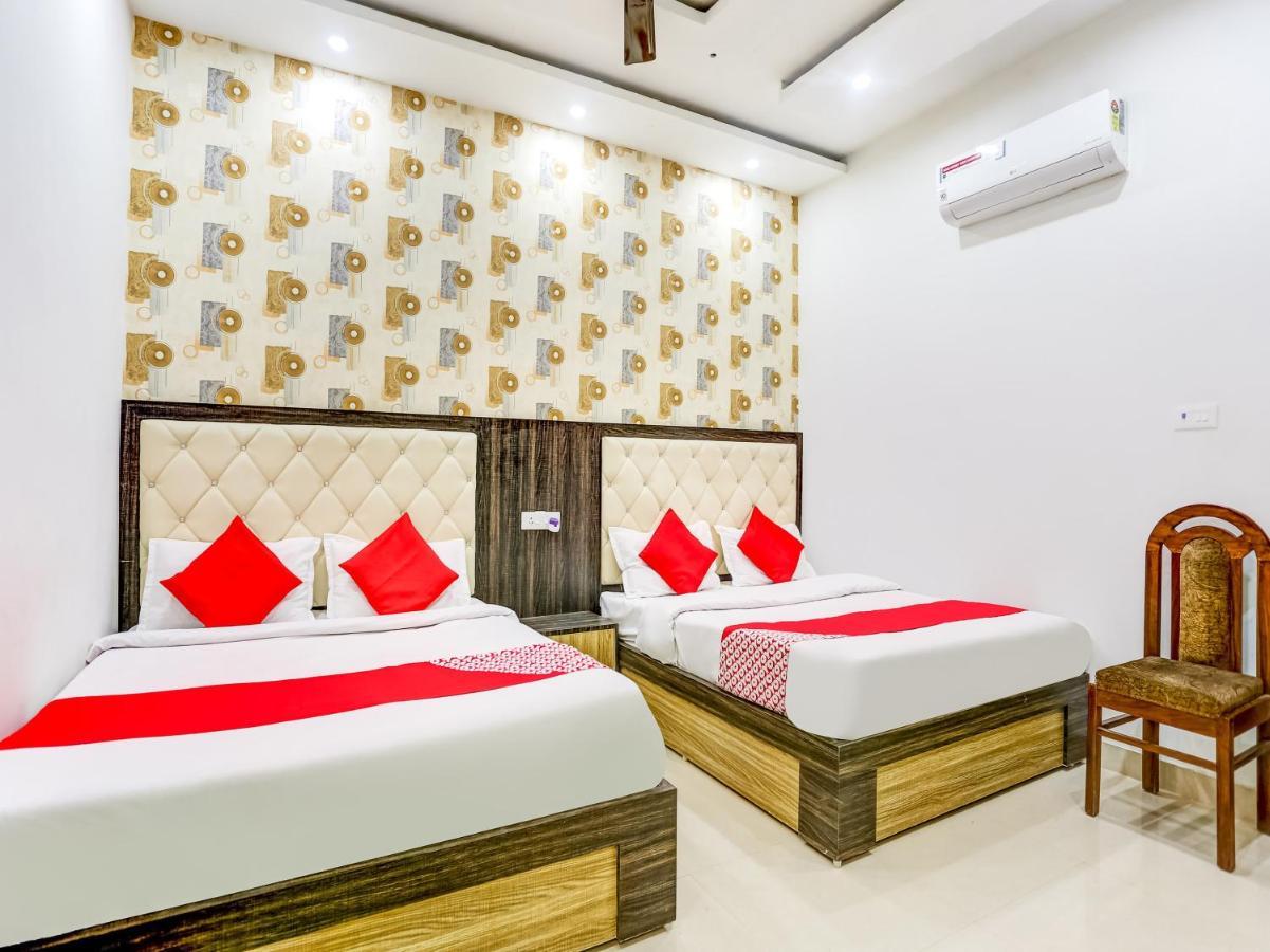 Oyo 75850 Vishwanath Guest House Varanasi Bagian luar foto