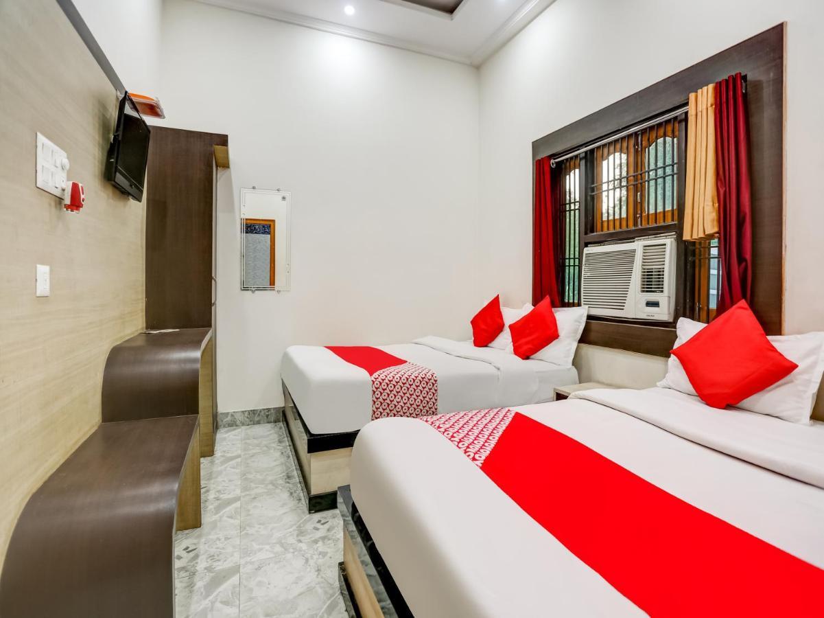 Oyo 75850 Vishwanath Guest House Varanasi Bagian luar foto