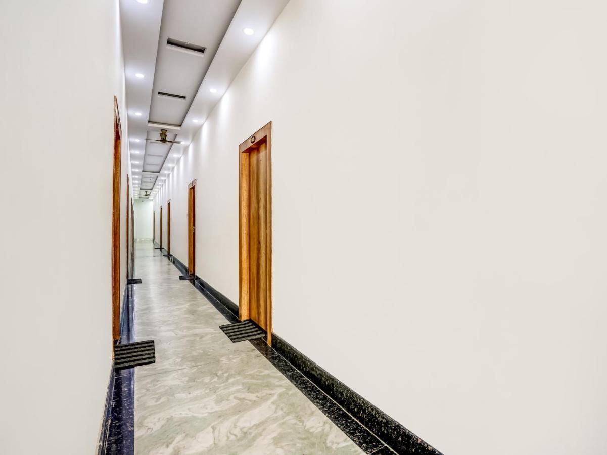 Oyo 75850 Vishwanath Guest House Varanasi Bagian luar foto
