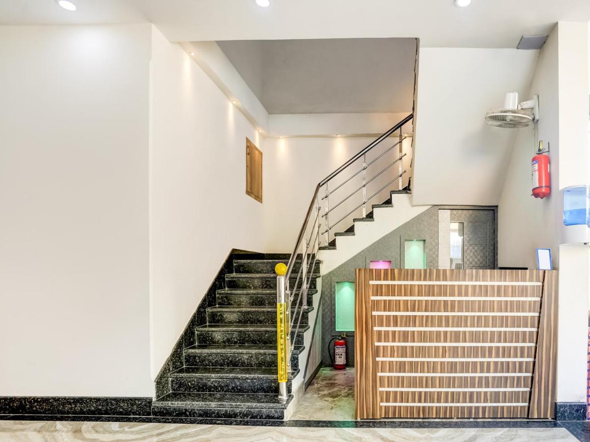 Oyo 75850 Vishwanath Guest House Varanasi Bagian luar foto