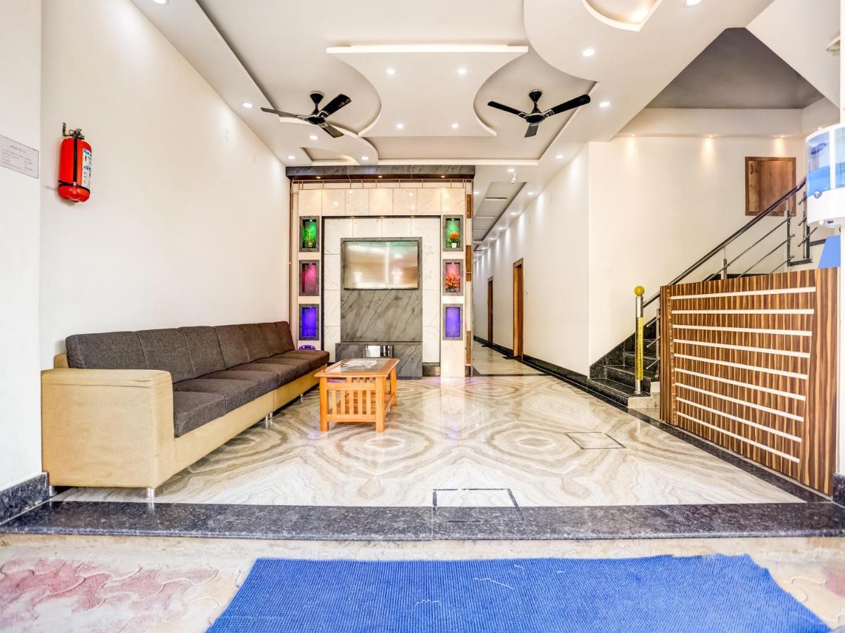 Oyo 75850 Vishwanath Guest House Varanasi Bagian luar foto