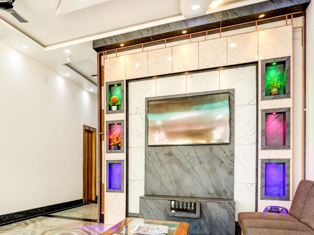 Oyo 75850 Vishwanath Guest House Varanasi Bagian luar foto